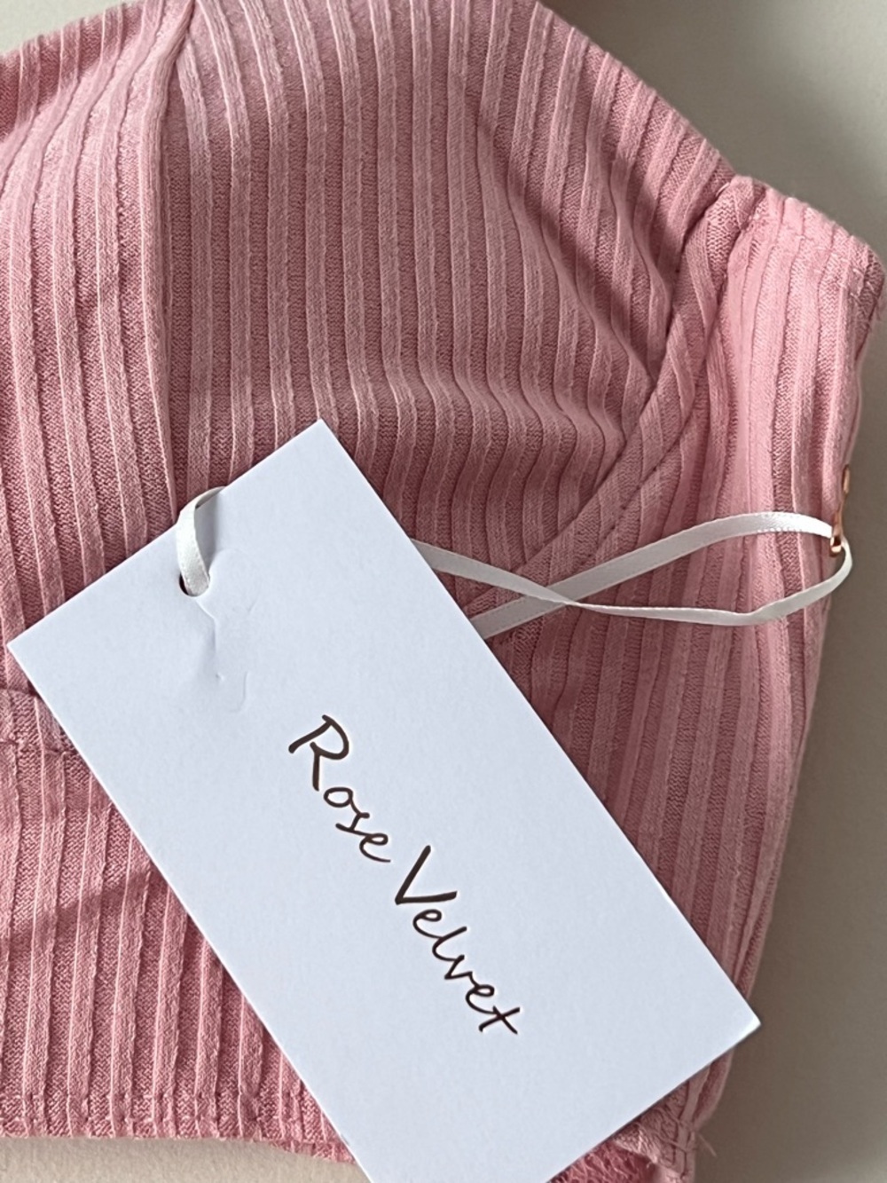 Rose Velvet Pink Cropped Top Bra with Wire and Adjustable Straps - Picture 2 of 7